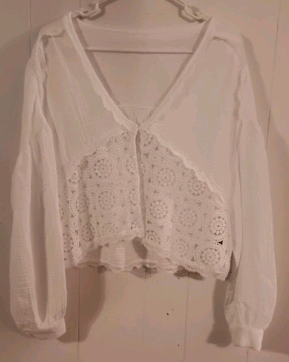 Boho Crop Top Size S White Long Sleeve Lace Front Lightweight Beachy Cottage